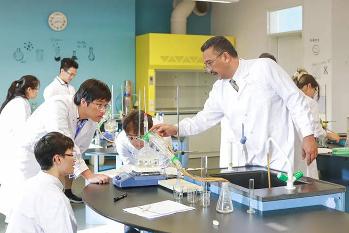 Students & teachers in science class